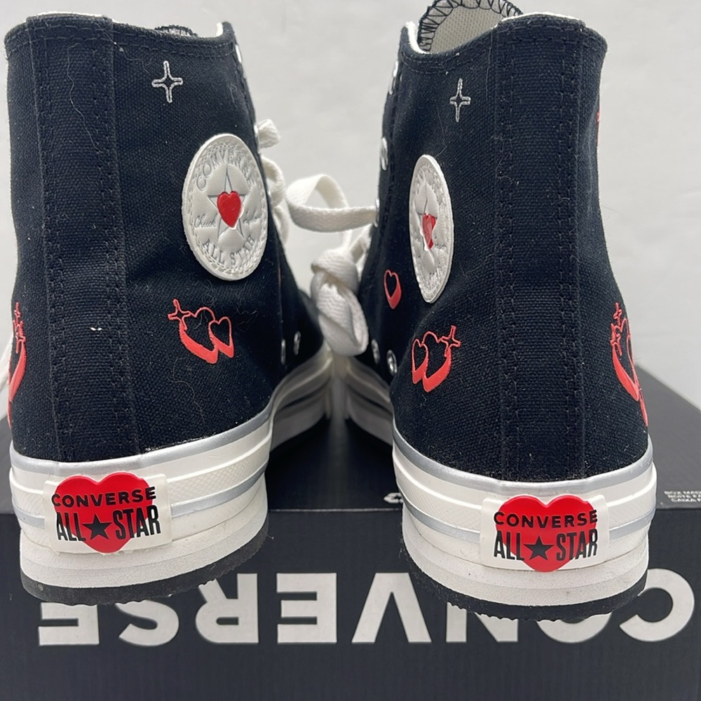 Converse WMNS High-Tops w Red Heart Details
CTAS EVA LIFT HI
BLACK/VINTAGE WHITE - Picture 13 of 16